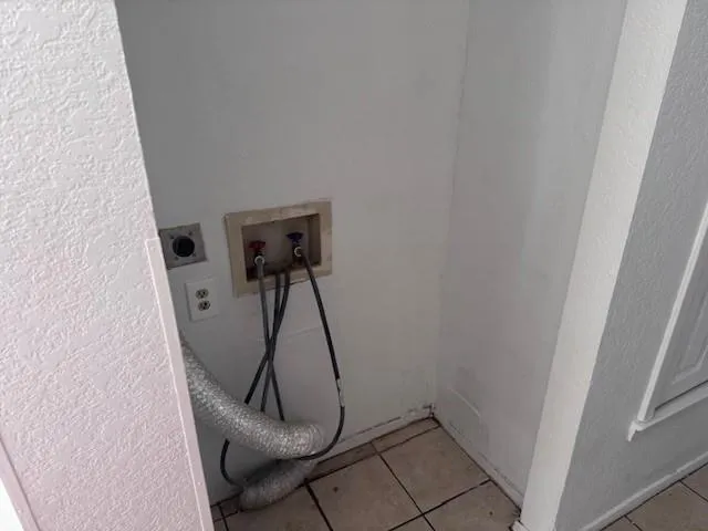 $900 | 212 16th Street Southeast, Paris, TX 75460