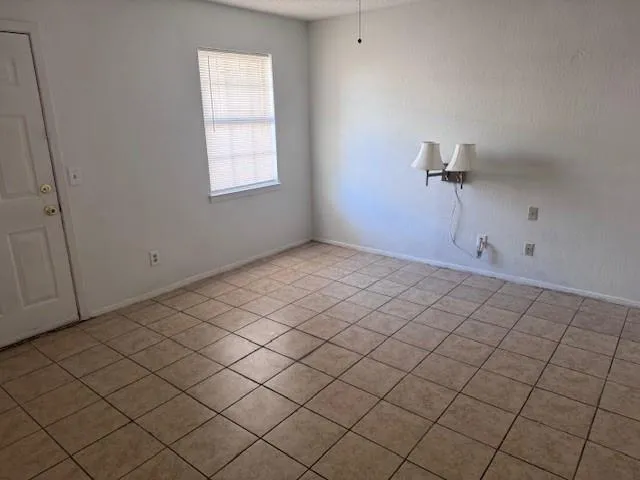 $900 | 212 16th Street Southeast, Paris, TX 75460