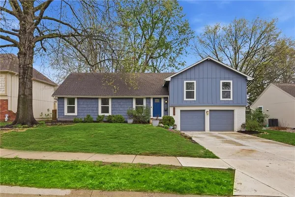 $415,000 | 10718 West 102nd Street, Overland Park, KS 66214
