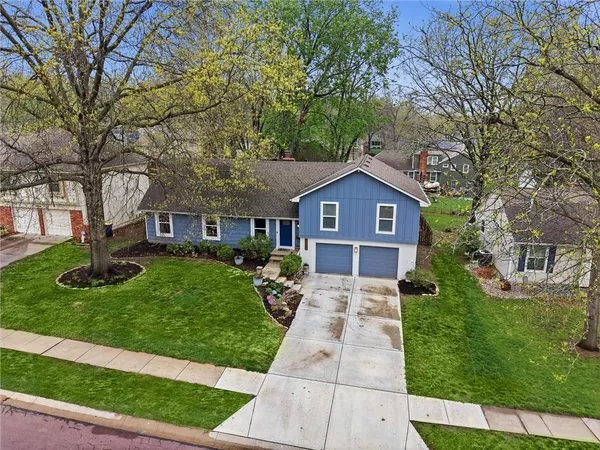 $415,000 | 10718 West 102nd Street, Overland Park, KS 66214