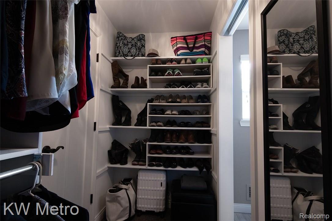 2270 Franklin Road Berkley, MI 48072 - Photo 21 of 36 Walk-in Closet #2 - Walkthrough to Laundry and Master Bed