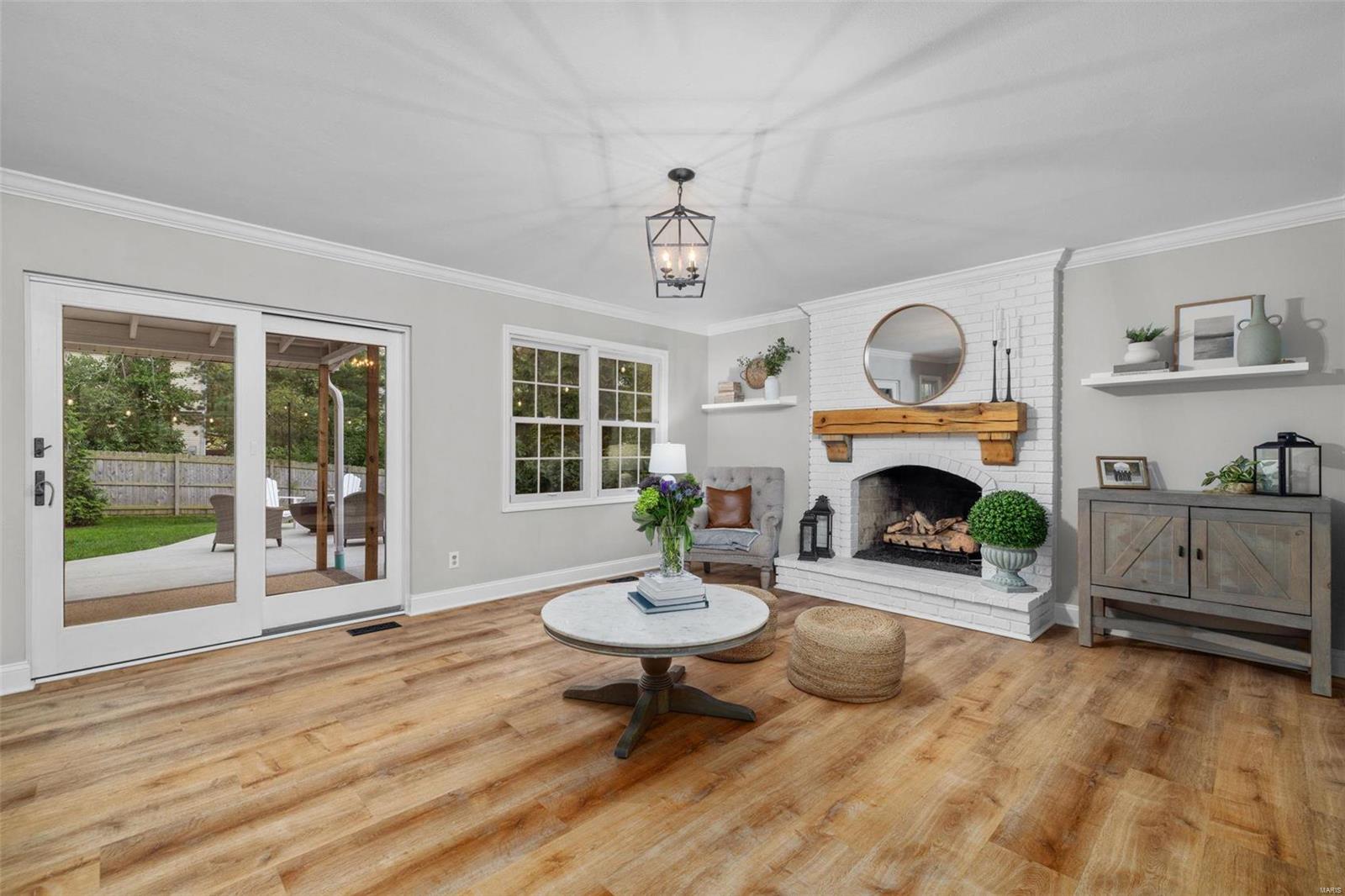 1048 Camargo Drive Ballwin, MO 63011 - Photo 7 of 41