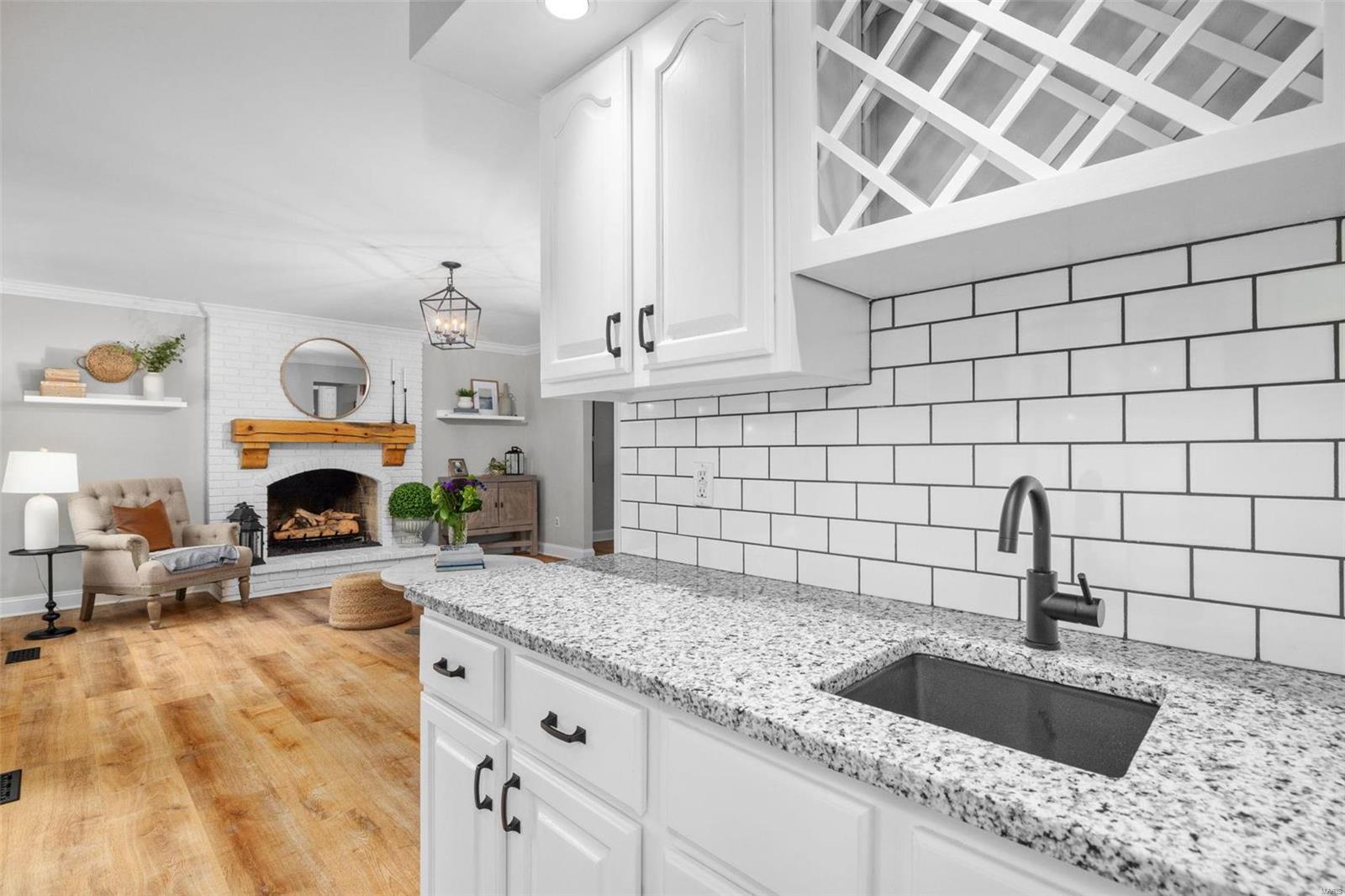 1048 Camargo Drive Ballwin, MO 63011 - Photo 9 of 41