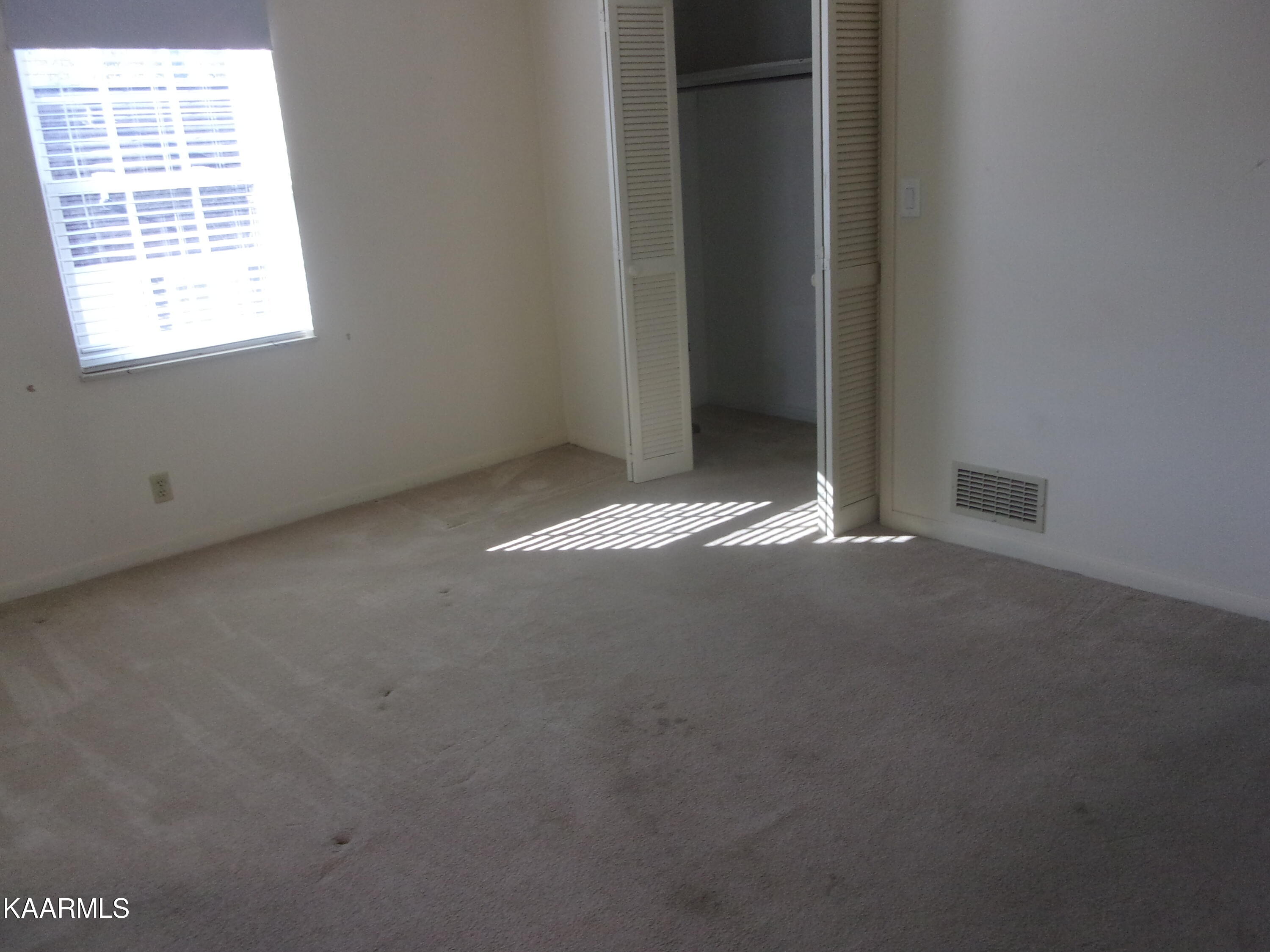 400 Gibbs Ferry Road Clinton, TN 37716 - Photo 13 of 22 100_0414