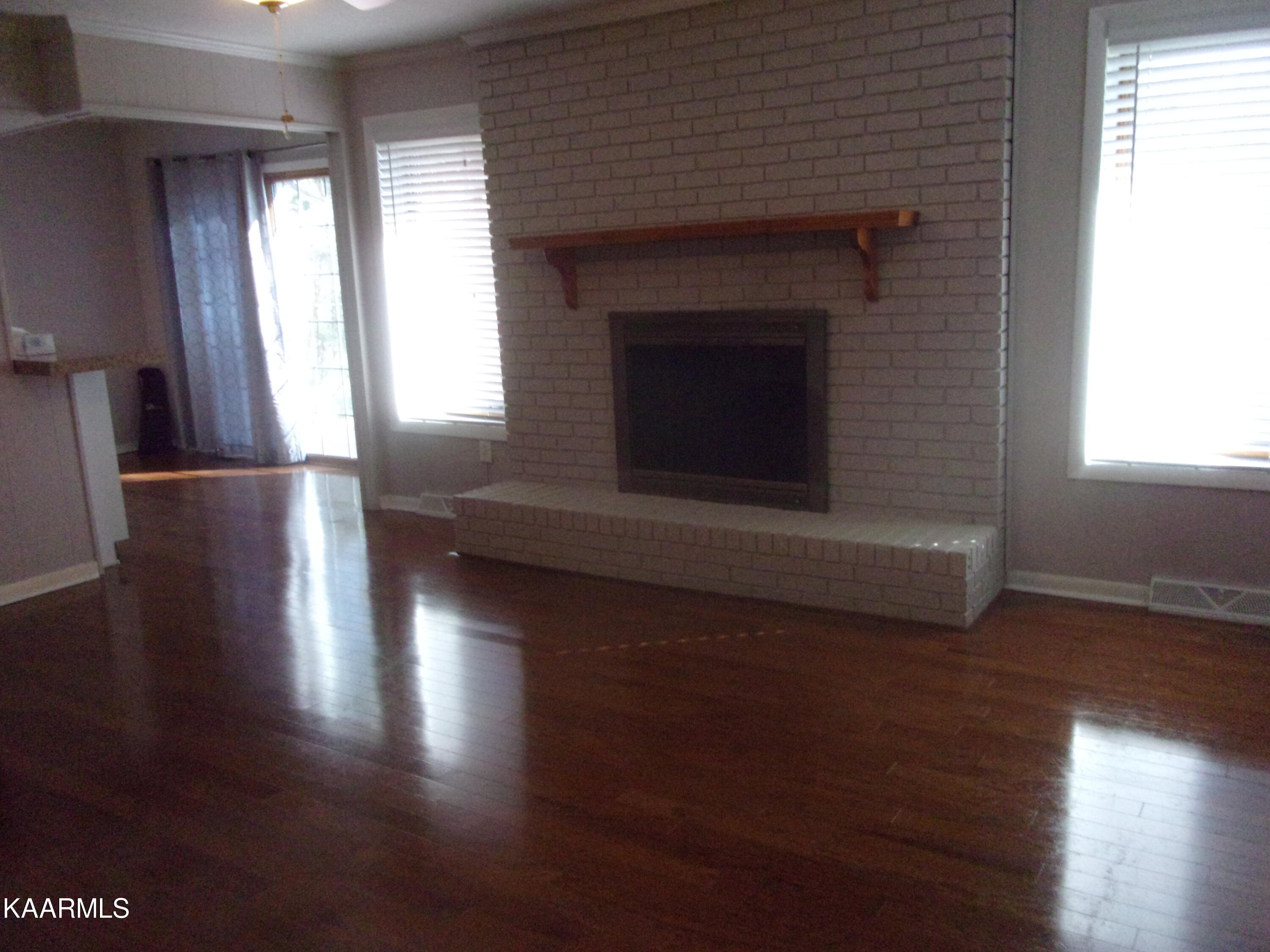 400 Gibbs Ferry Road Clinton, TN 37716 - Photo 4 of 22 100_0406