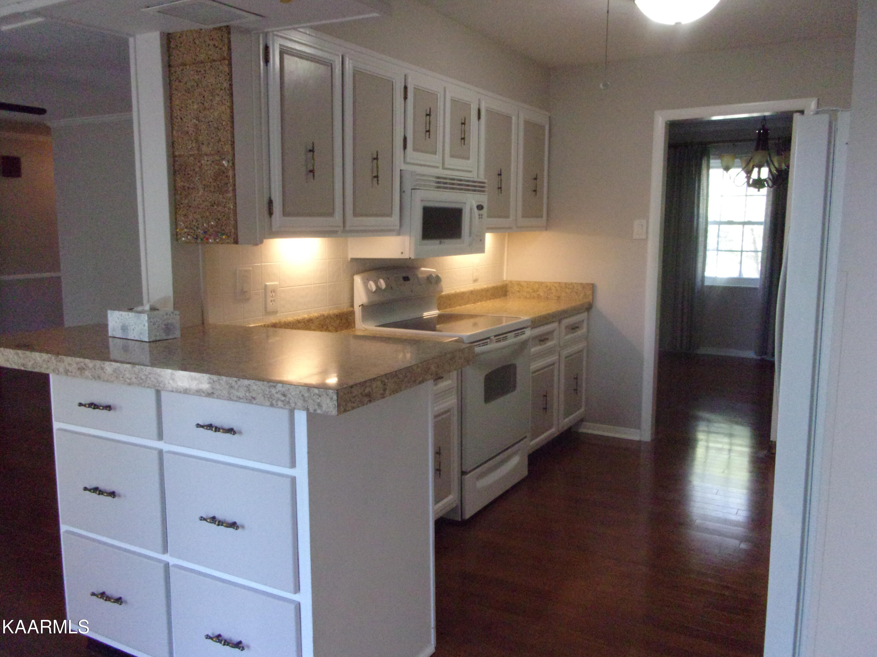 400 Gibbs Ferry Road Clinton, TN 37716 - Photo 7 of 22 100_0405