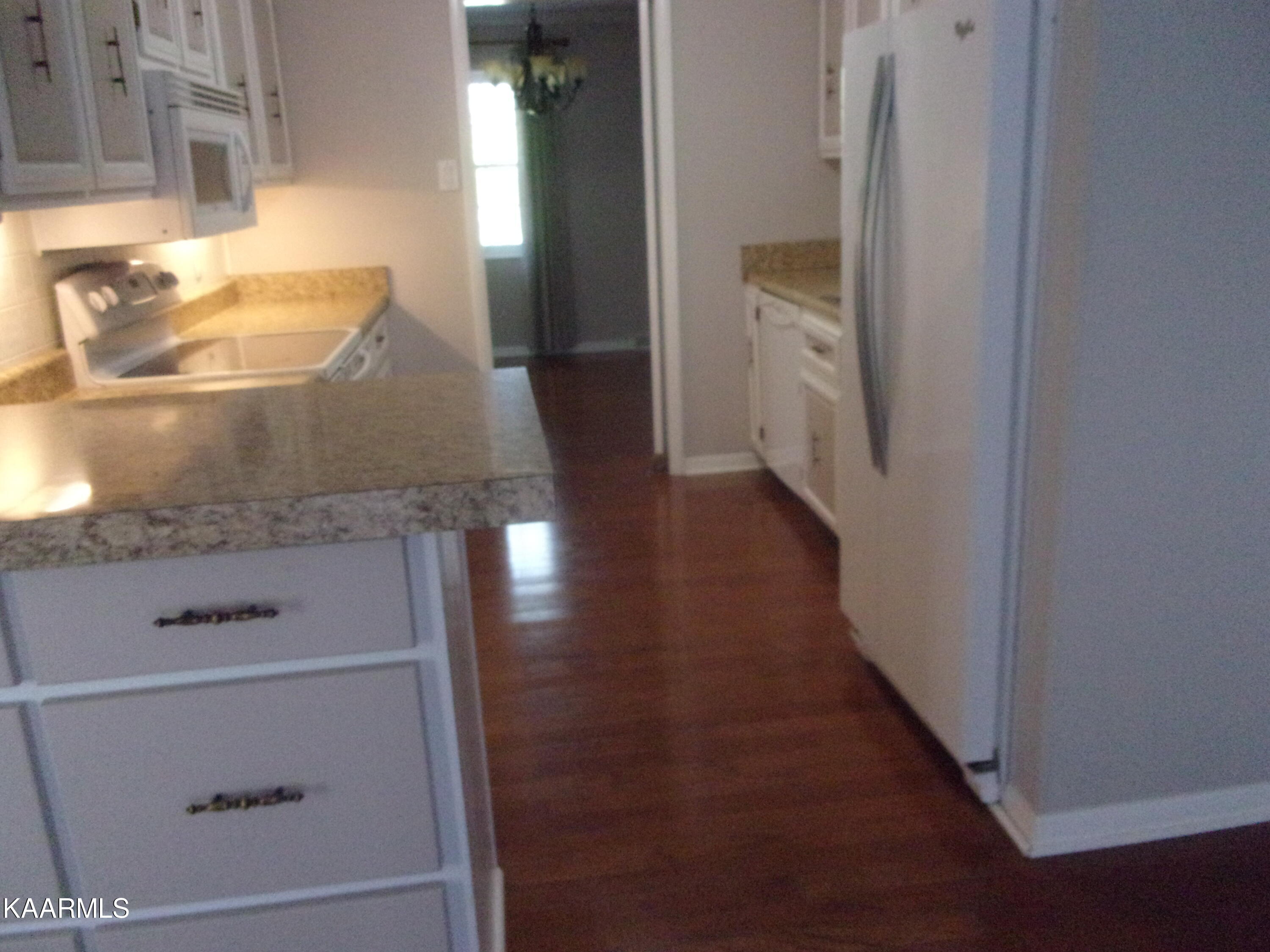 400 Gibbs Ferry Road Clinton, TN 37716 - Photo 8 of 22 100_0423