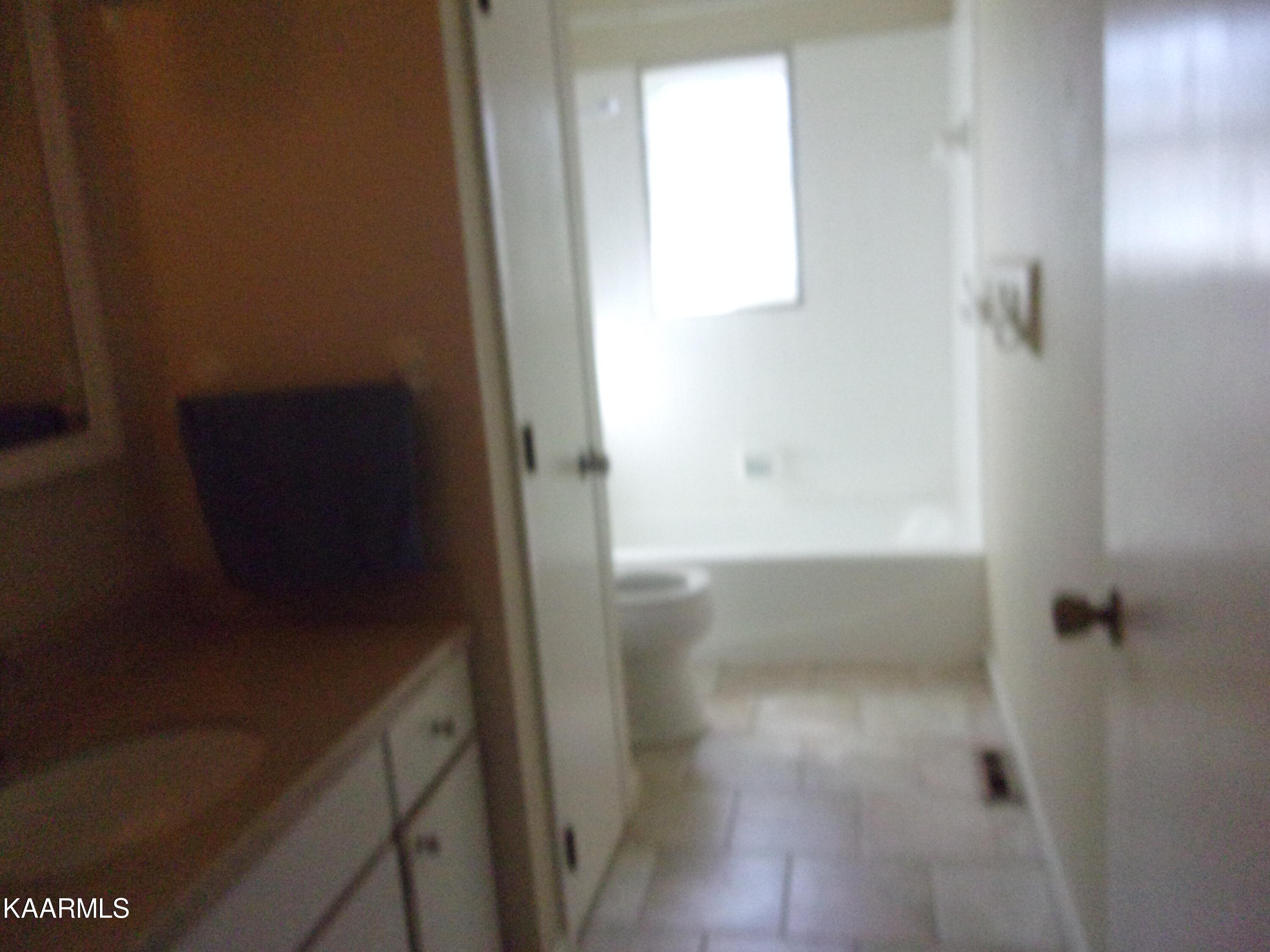 400 Gibbs Ferry Road Clinton, TN 37716 - Photo 10 of 22 100_0411