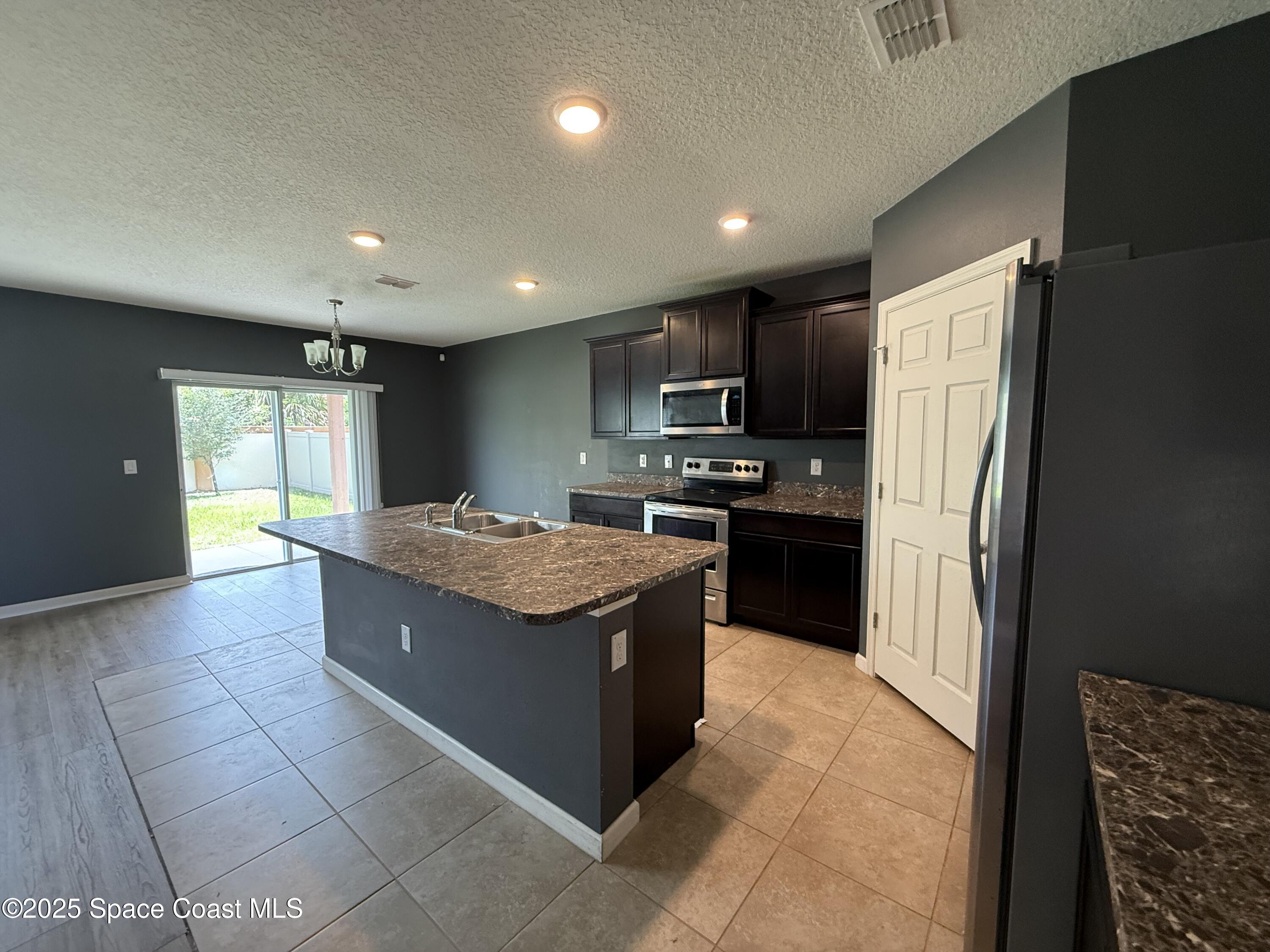 137 Sutherland Drive Southwest Palm Bay, FL 32908 - Photo 5 of 24 IMG_7137