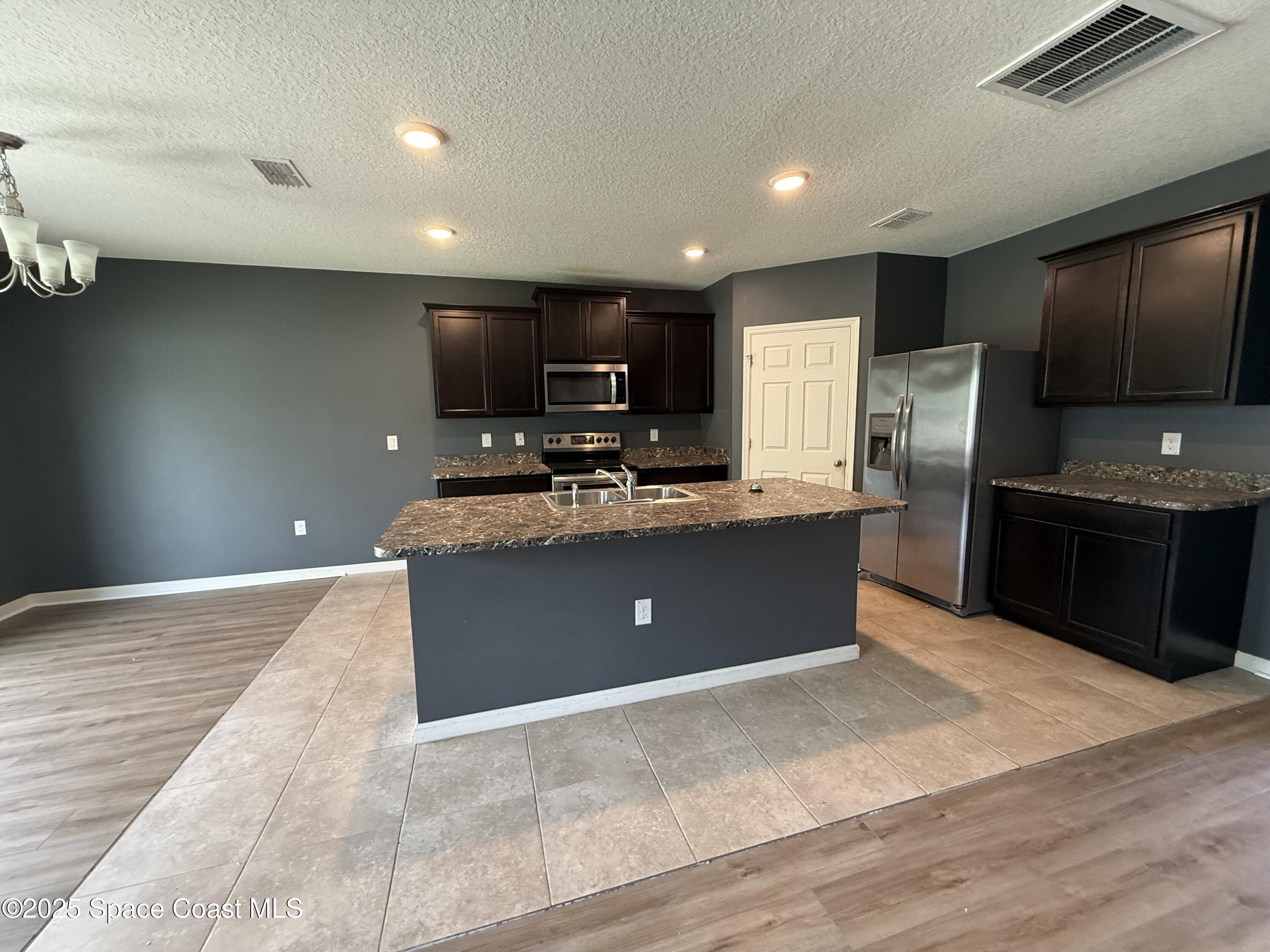 137 Sutherland Drive Southwest Palm Bay, FL 32908 - Photo 6 of 24 IMG_7135