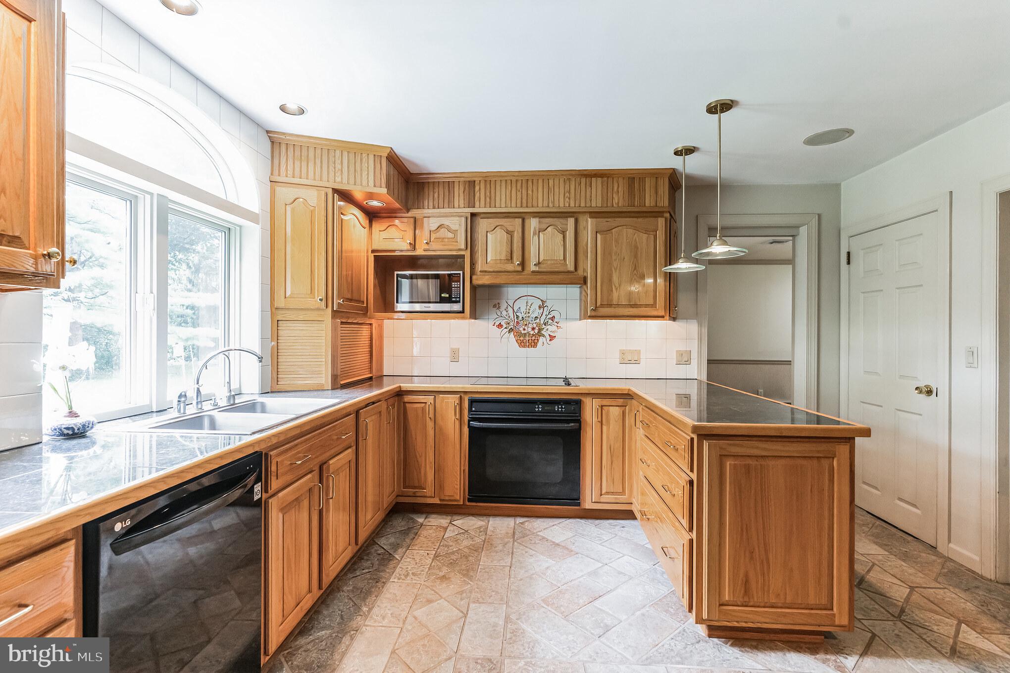 596 Park Ridge Drive Wayne, PA 19087 - Photo 11 of 40