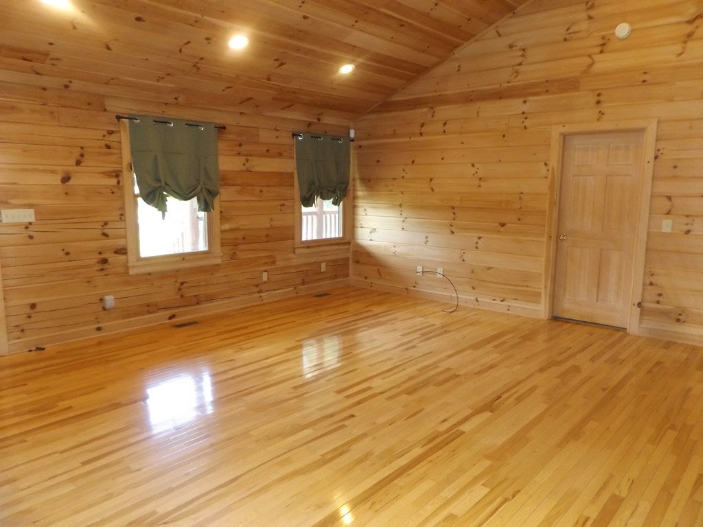 201 Deer Ridge Road Hillsville, VA 24343 - Photo 4 of 36 Gallery Image 4