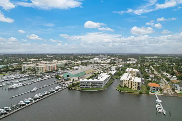 $269,700 | 200 Waterway Drive South, Unit 209, Lantana, FL 33462