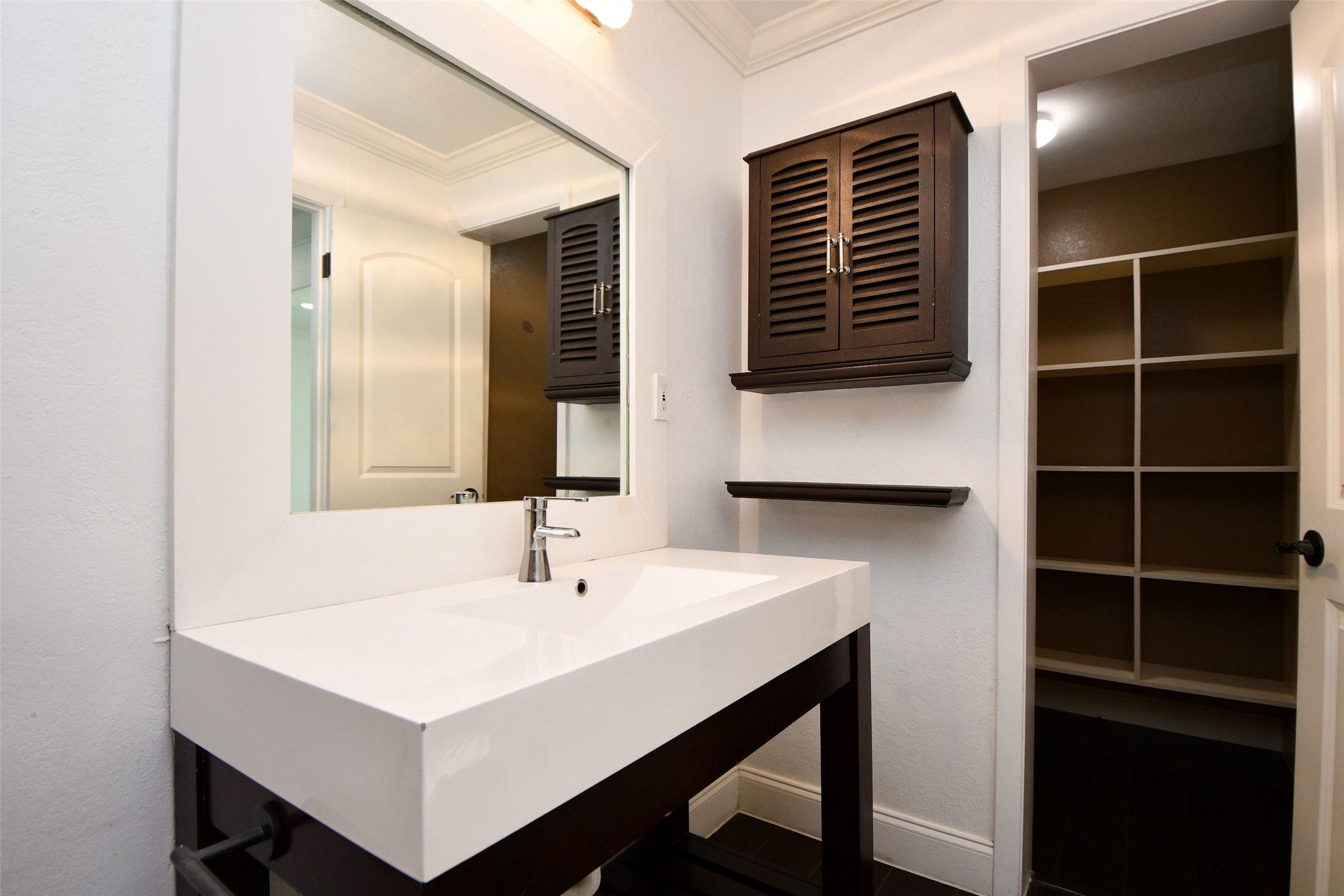 6000 Inwood Drive, Unit 1 Houston, TX 77057 - Photo 20 of 29 a bathroom with a sink and a mirror