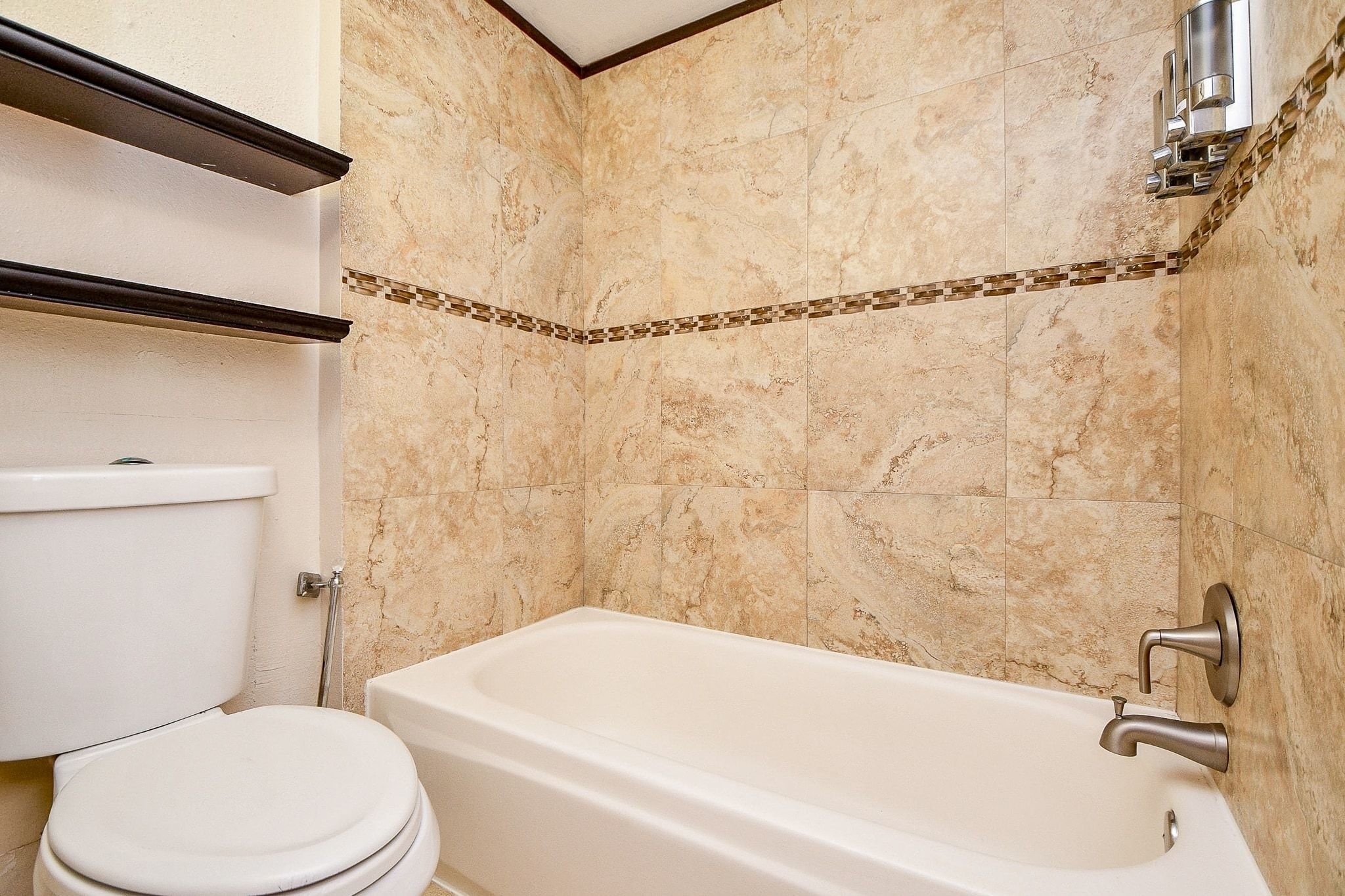 6000 Inwood Drive, Unit 1 Houston, TX 77057 - Photo 25 of 29 a bathroom with a toilet and a bathtub