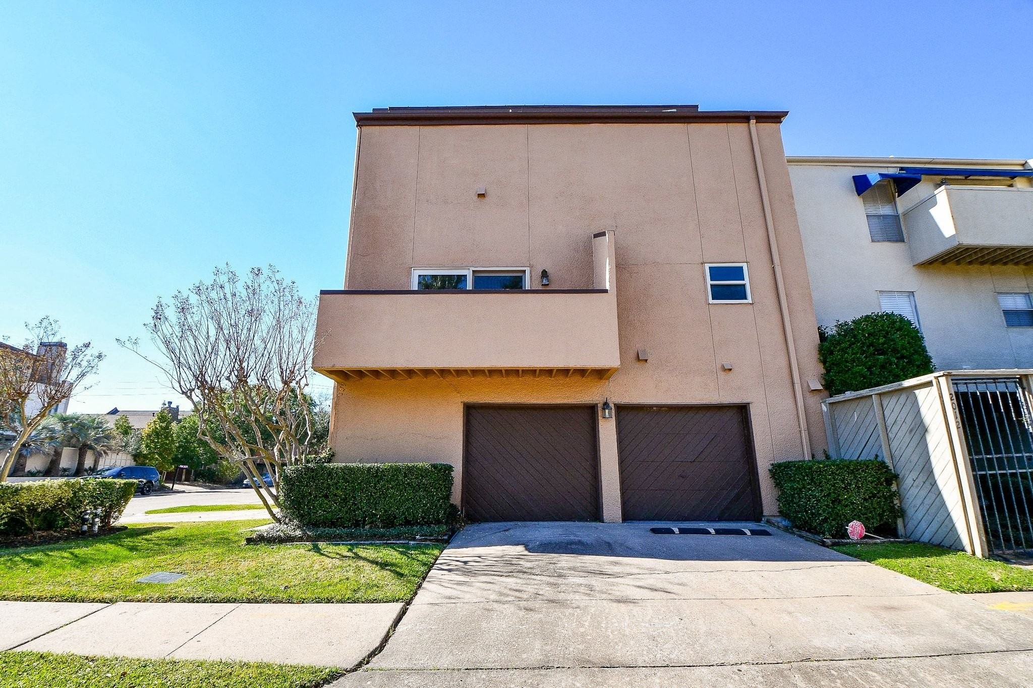 6000 Inwood Drive, Unit 1 Houston, TX 77057 - Photo 3 of 29 a front view of house with yard