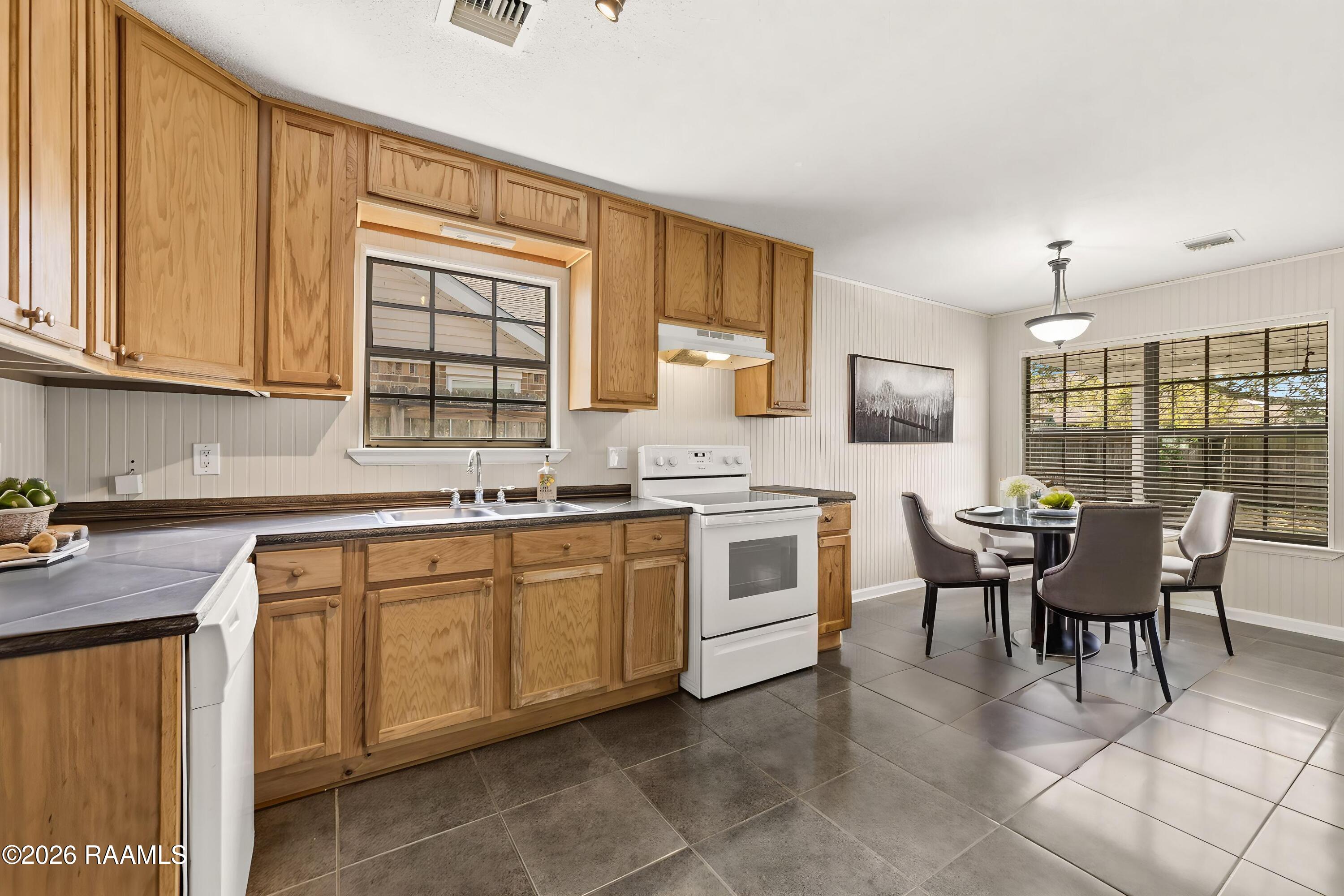 105 Starboard Loop Carencro, LA 70520 - Photo 8 of 24 105-Starboard-Loop-28 - Kitchen - Modern
