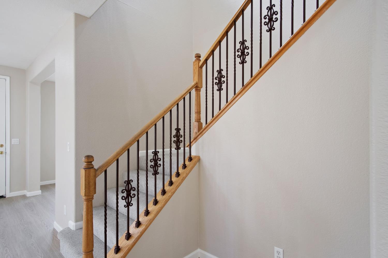 2921 Compton Place Tracy, CA 95377 - Photo 19 of 35 a view of an entryway with wooden floor