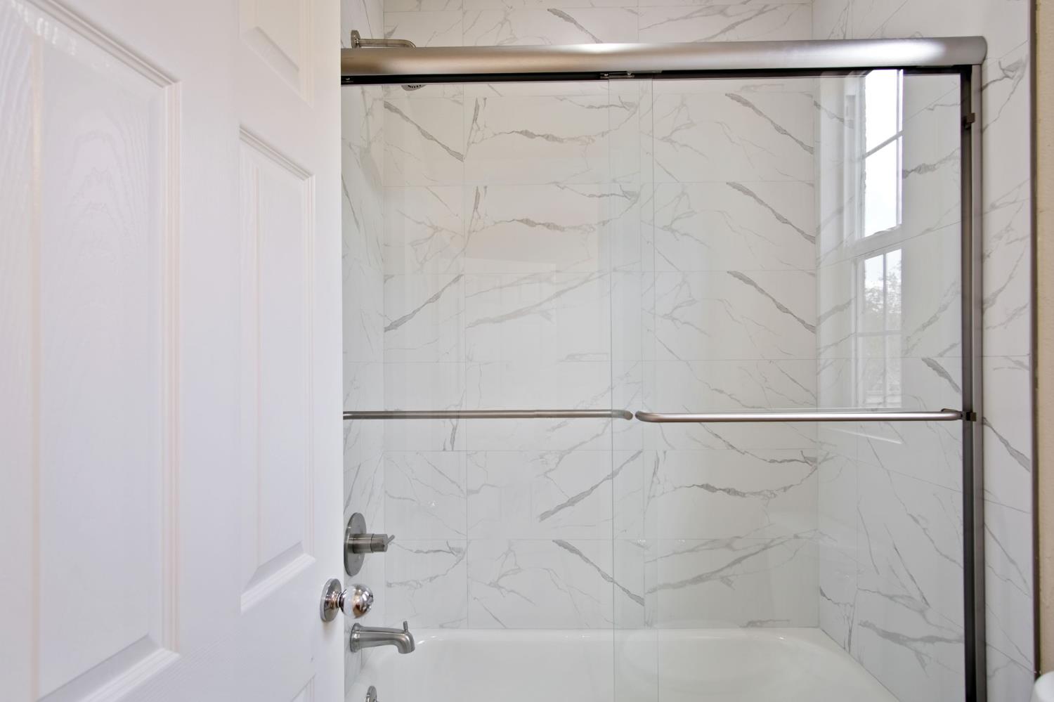 2921 Compton Place Tracy, CA 95377 - Photo 25 of 35 a bathroom with a shower