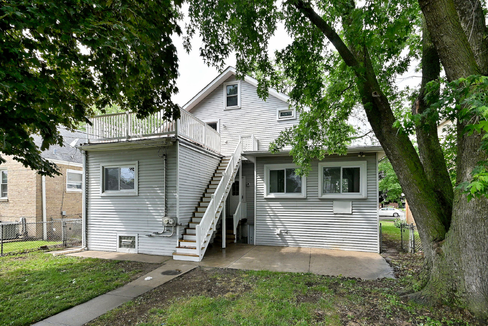 6424 Sinclair Avenue Berwyn, IL 60402 - Photo 8 of 56