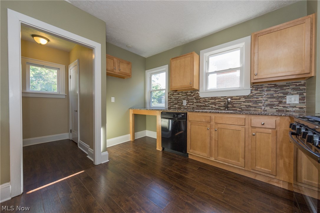 3380 Berkeley Road Cleveland, OH 44118 - Photo 9 of 35