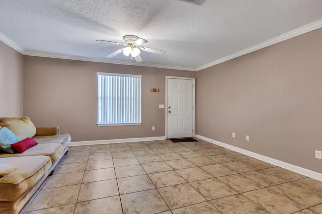 a view of livingroom with furniture