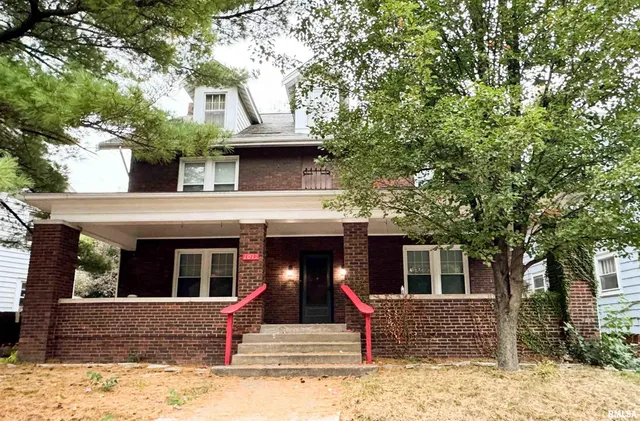$189,900 | 1011 North Farmington Road, Peoria, IL 61606