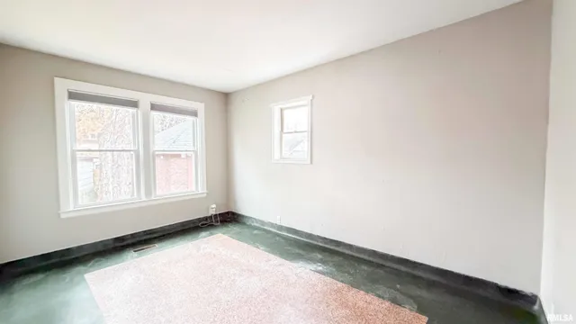 $189,900 | 1011 North Farmington Road, Peoria, IL 61606