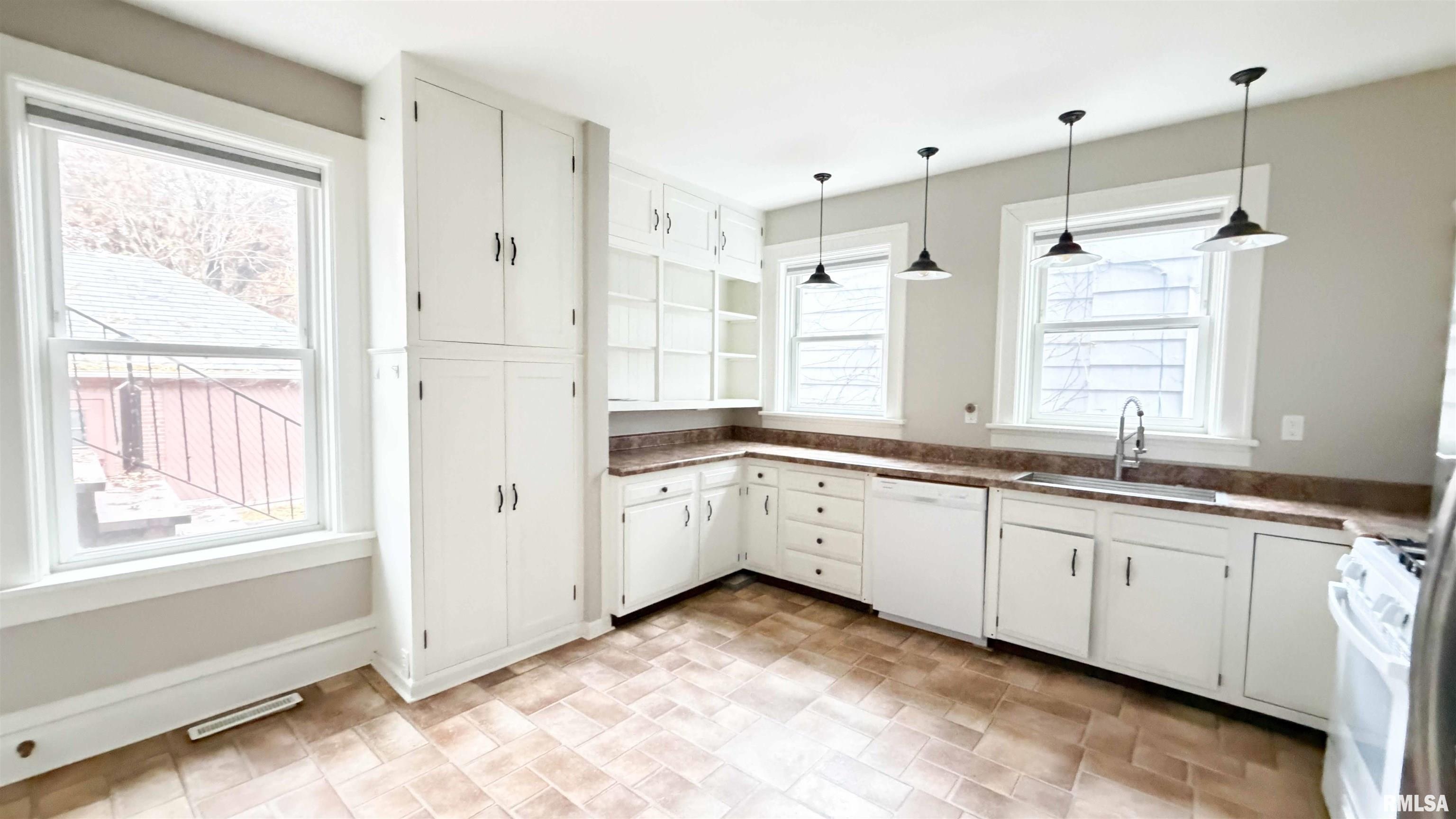 1011 North Farmington Road Peoria, IL 61606 - Photo 18 of 47