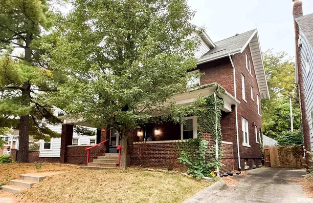 $189,900 | 1011 North Farmington Road, Peoria, IL 61606