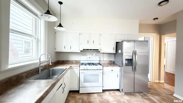 $189,900 | 1011 North Farmington Road, Peoria, IL 61606