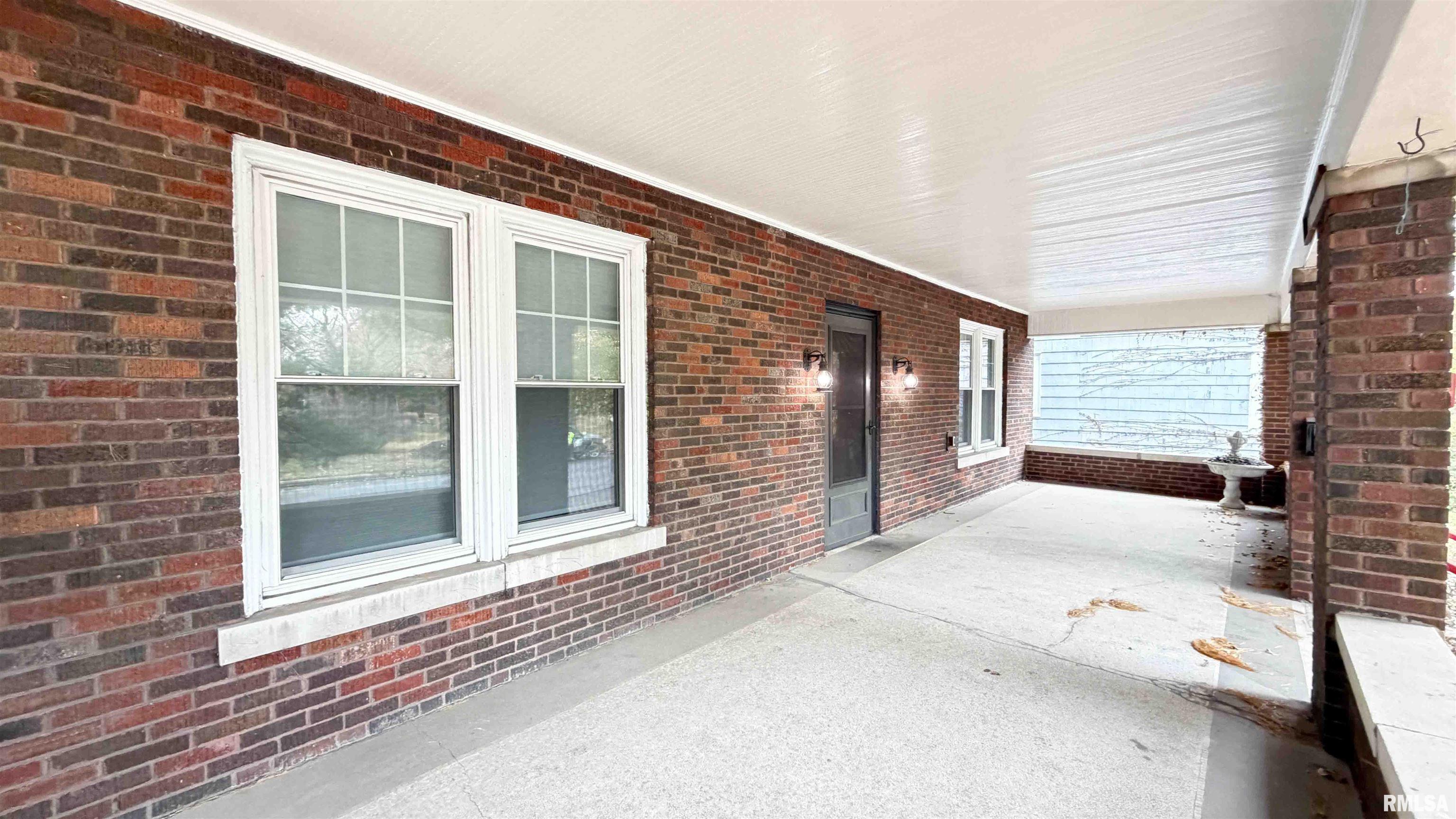 1011 North Farmington Road Peoria, IL 61606 - Photo 4 of 47