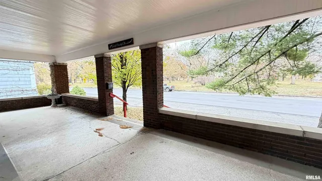 $189,900 | 1011 North Farmington Road, Peoria, IL 61606