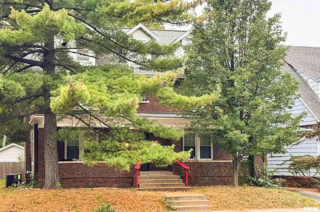 $189,900 | 1011 North Farmington Road, Peoria, IL 61606