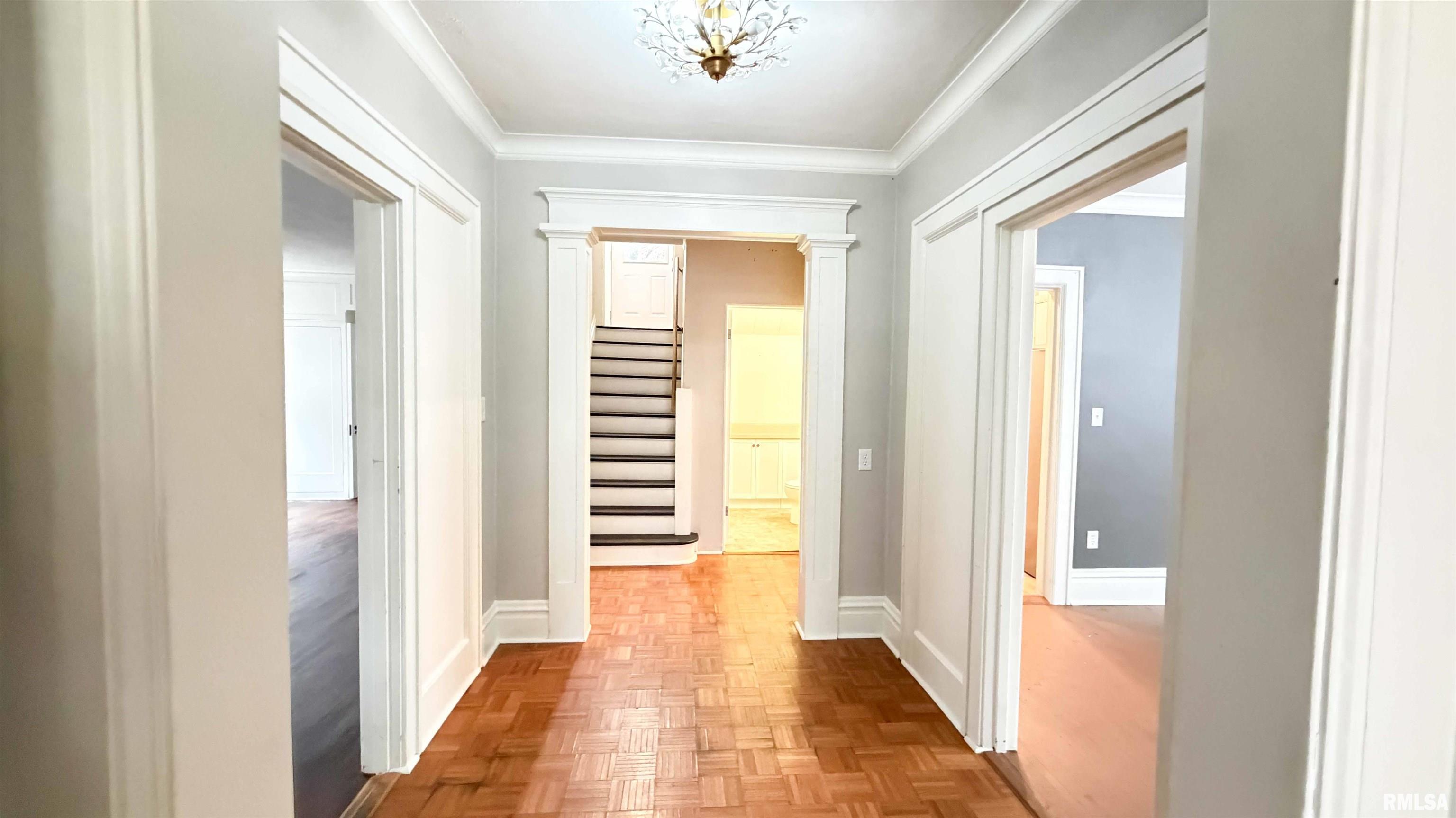 1011 North Farmington Road Peoria, IL 61606 - Photo 6 of 47