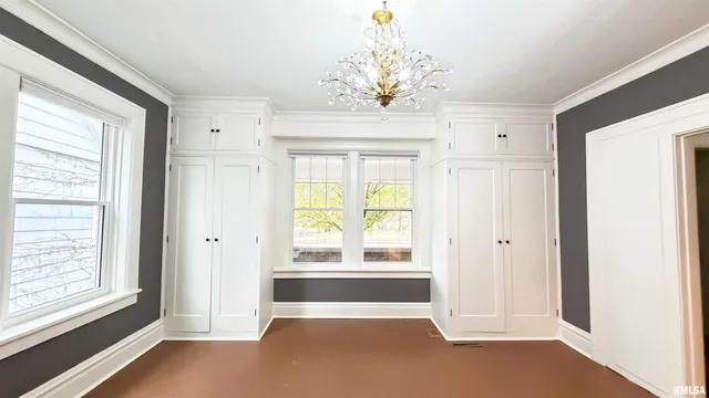 $189,900 | 1011 North Farmington Road, Peoria, IL 61606