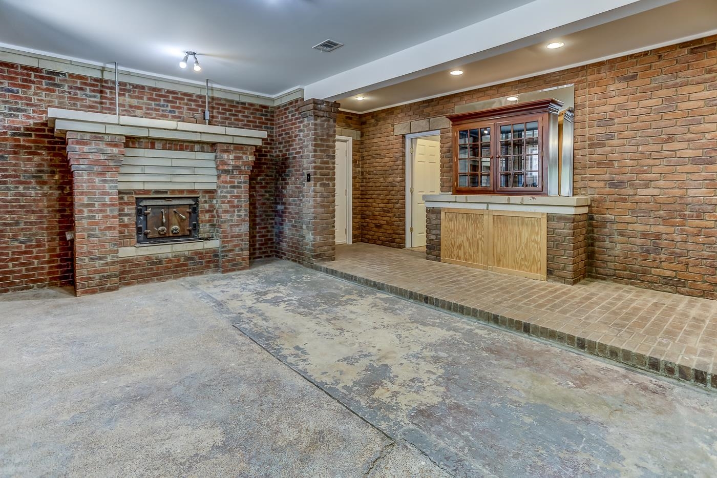 5515 Walnut Grove Road Memphis, TN 38120 - Photo 27 of 37 a view of a storage & utility room