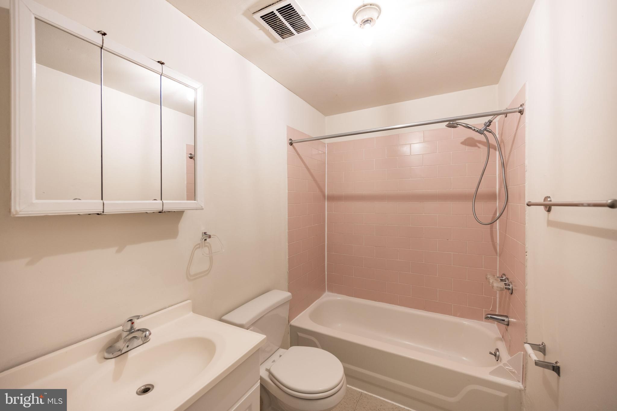 1534 South 4th Street Philadelphia, PA 19147 - Photo 4 of 11 a bathroom with a sink toilet and shower
