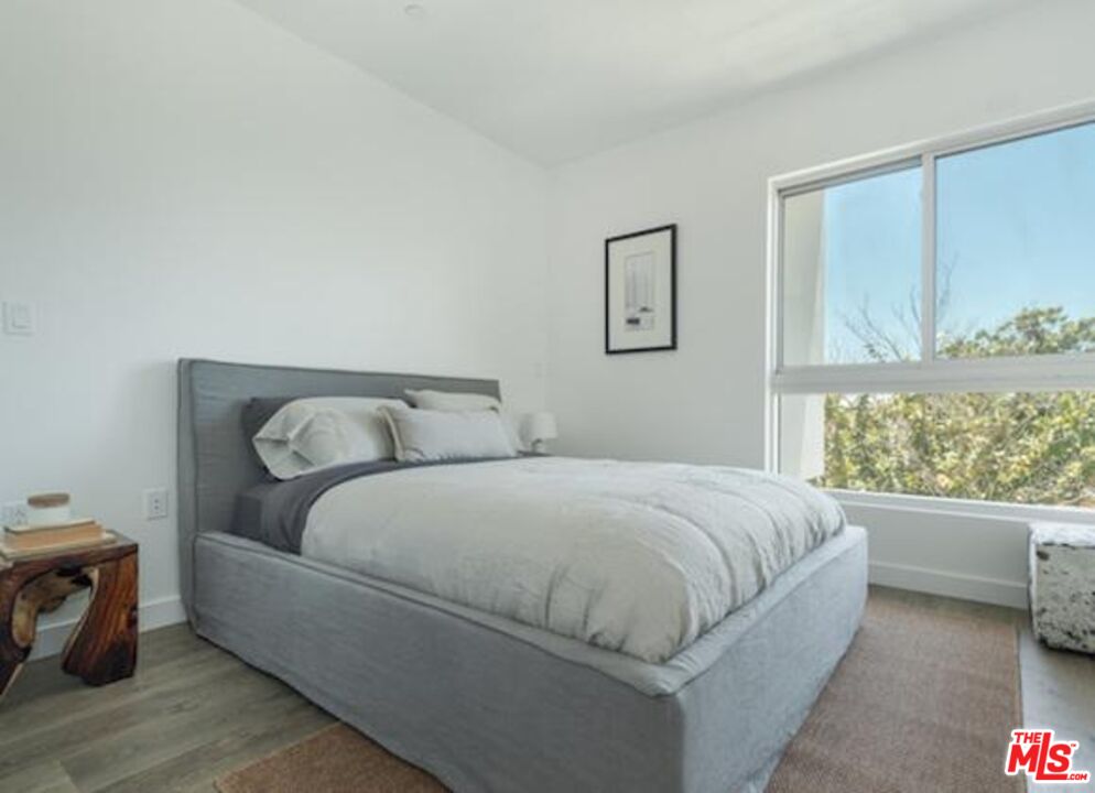 1433 14th Street, Unit 16 Santa Monica, CA 90404 - Photo 3 of 5 a bedroom with a bed and a window