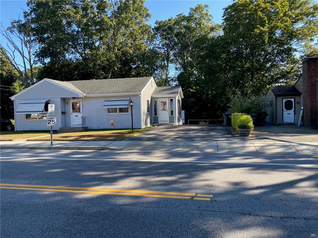 76 Arnold Road Coventry, RI 02816 - Photo 2 of 36