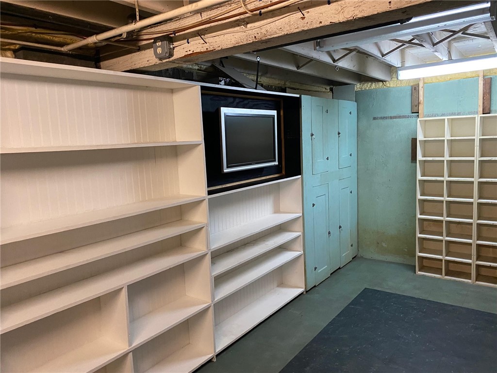 76 Arnold Road Coventry, RI 02816 - Photo 26 of 36