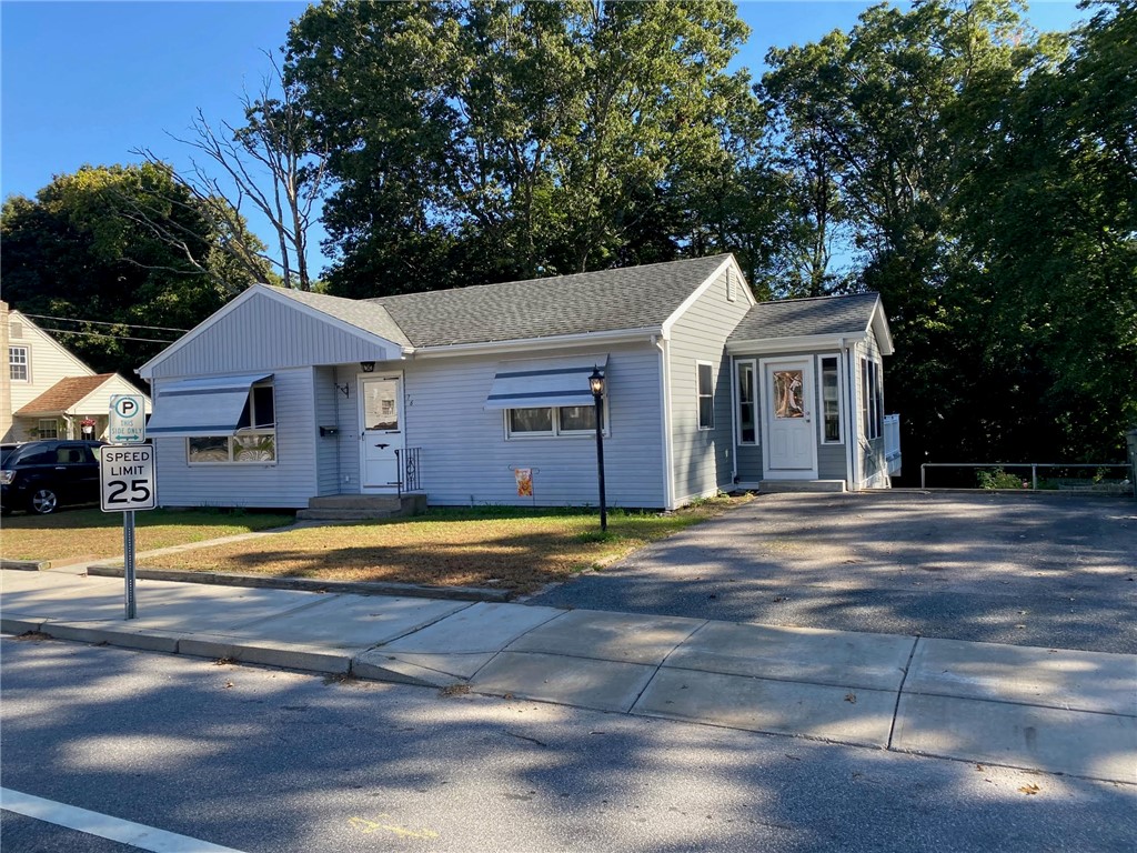 76 Arnold Road Coventry, RI 02816 - Photo 4 of 36