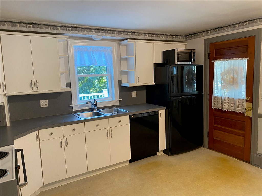 76 Arnold Road Coventry, RI 02816 - Photo 8 of 36