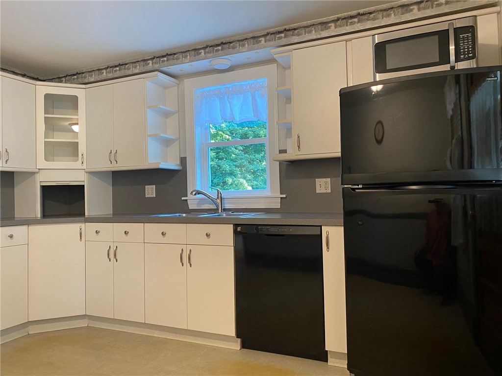 76 Arnold Road Coventry, RI 02816 - Photo 10 of 36