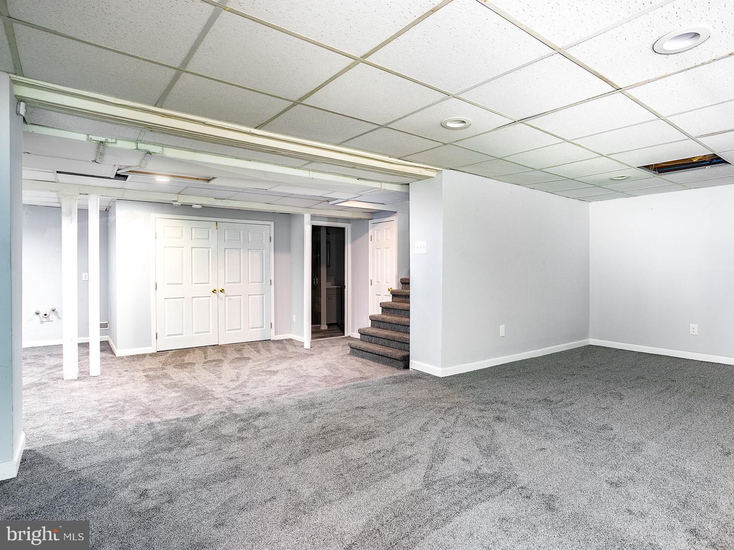 305 Ellisdale Road Chesterfield, NJ 08515 - Photo 22 of 27 a view of an empty room