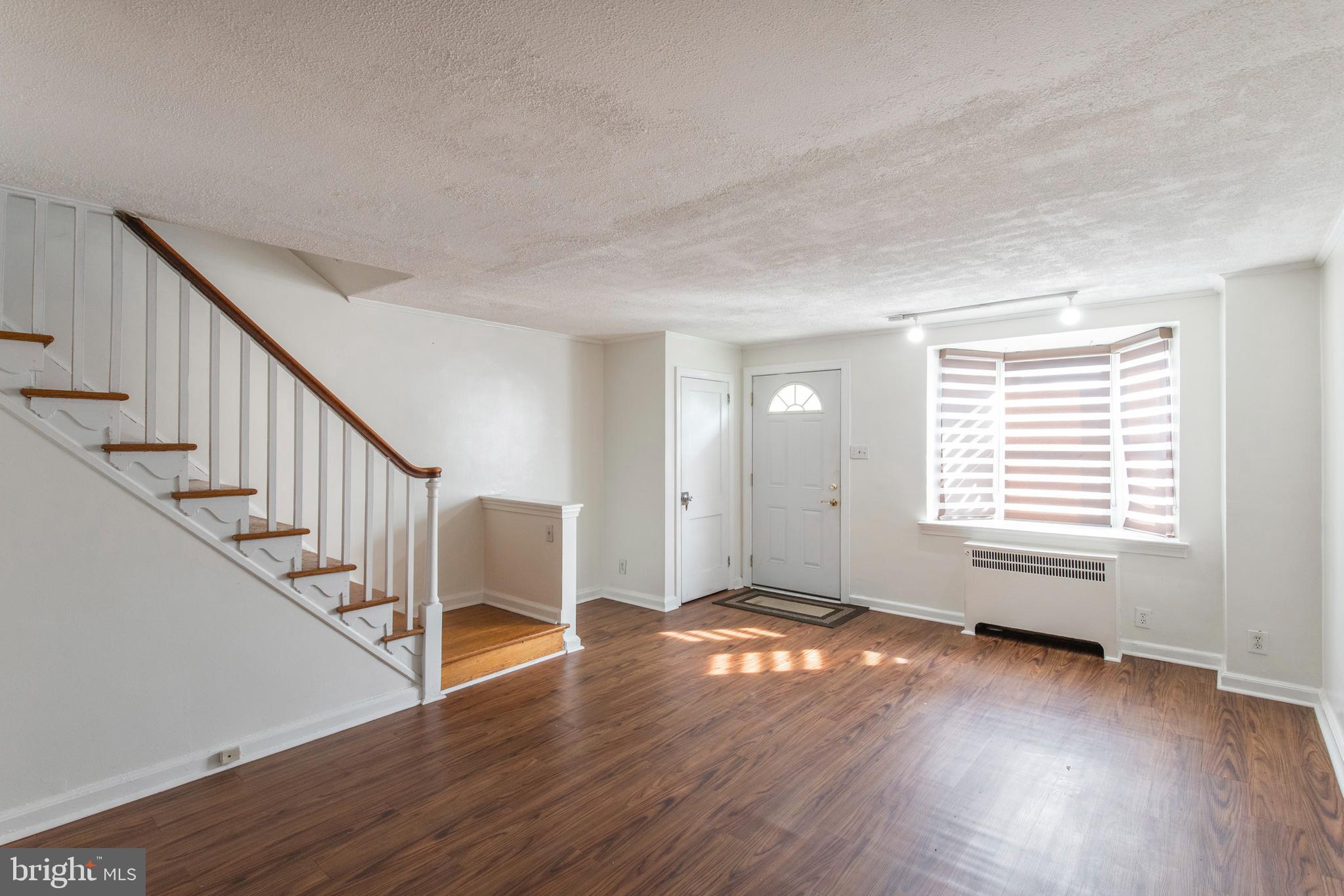 312 Copley Road Upper Darby, PA 19082 - Photo 3 of 33 Living Room