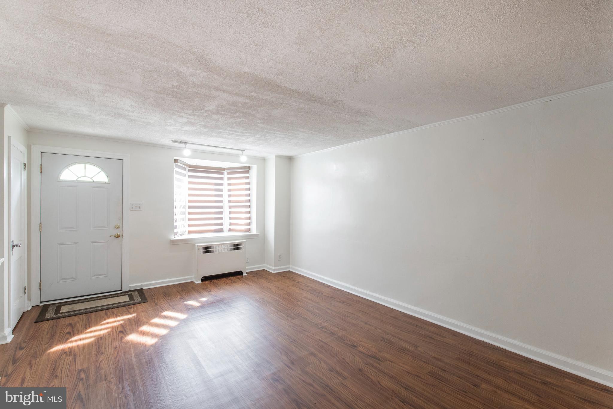 312 Copley Road Upper Darby, PA 19082 - Photo 4 of 33 Living Room