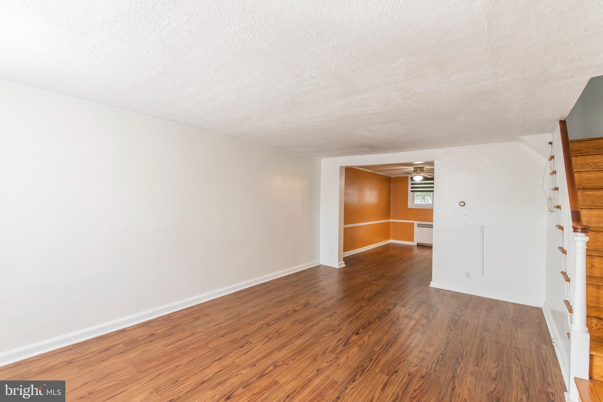 312 Copley Road Upper Darby, PA 19082 - Photo 5 of 33 Living Room