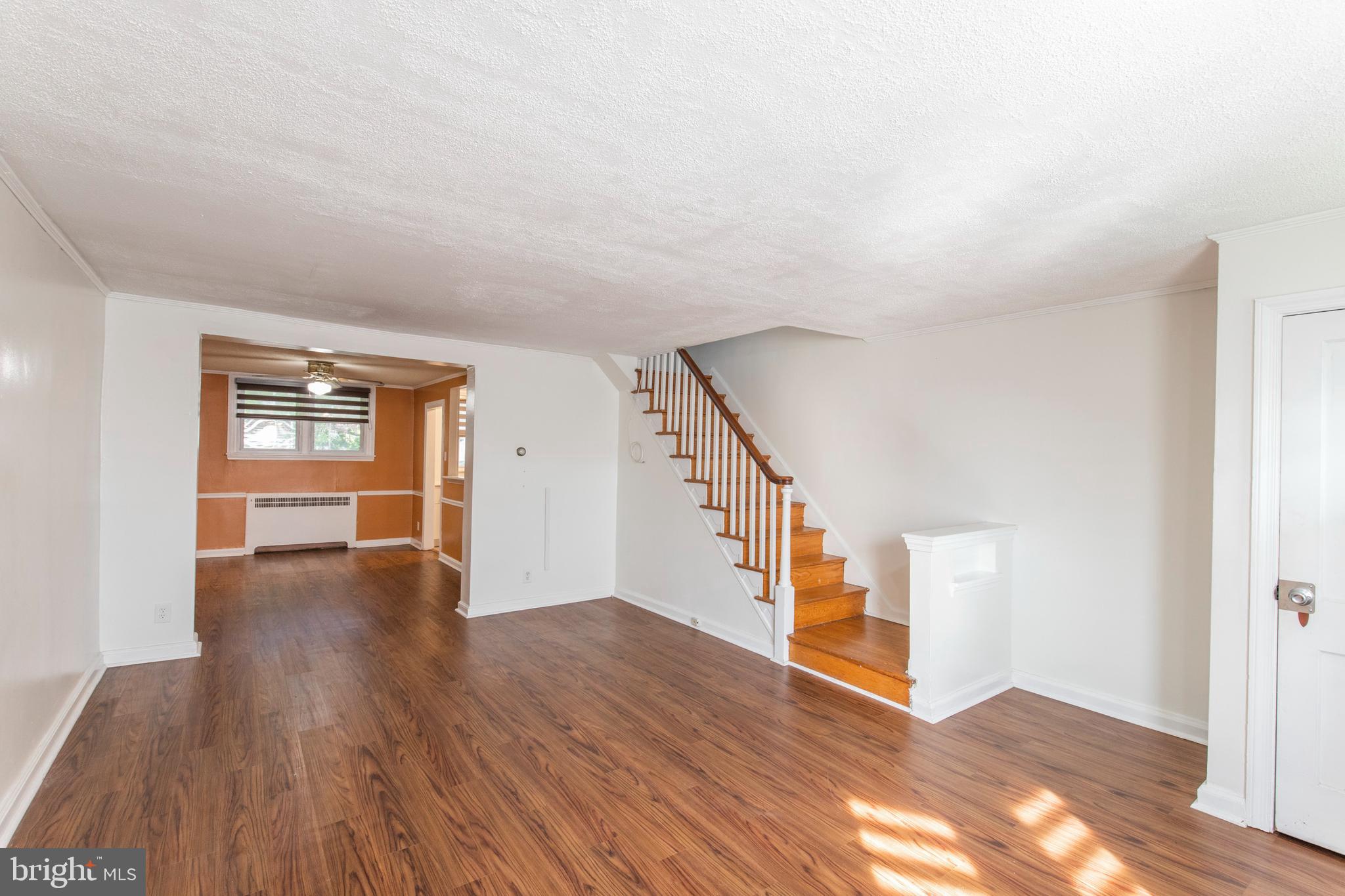 312 Copley Road Upper Darby, PA 19082 - Photo 6 of 33 Living Room