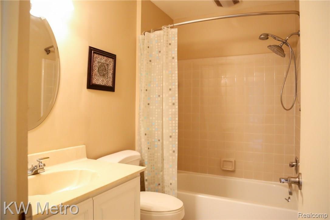 542 Hidden Ridge Drive Troy, MI 48083 - Photo 33 of 46 Hidden Ridge-39.jpg